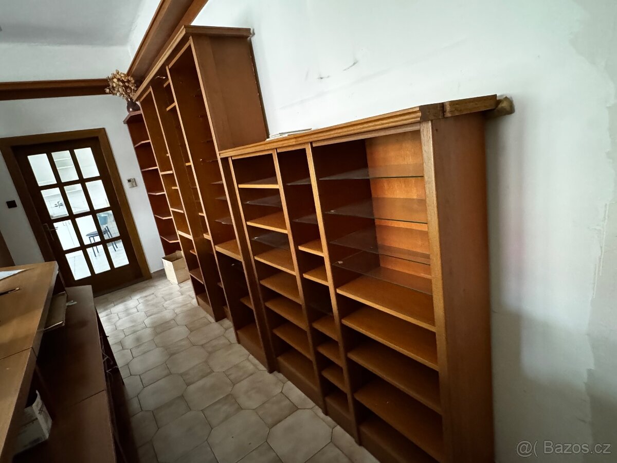 Kvalitní nábytek z uzavřené lékárny - 2