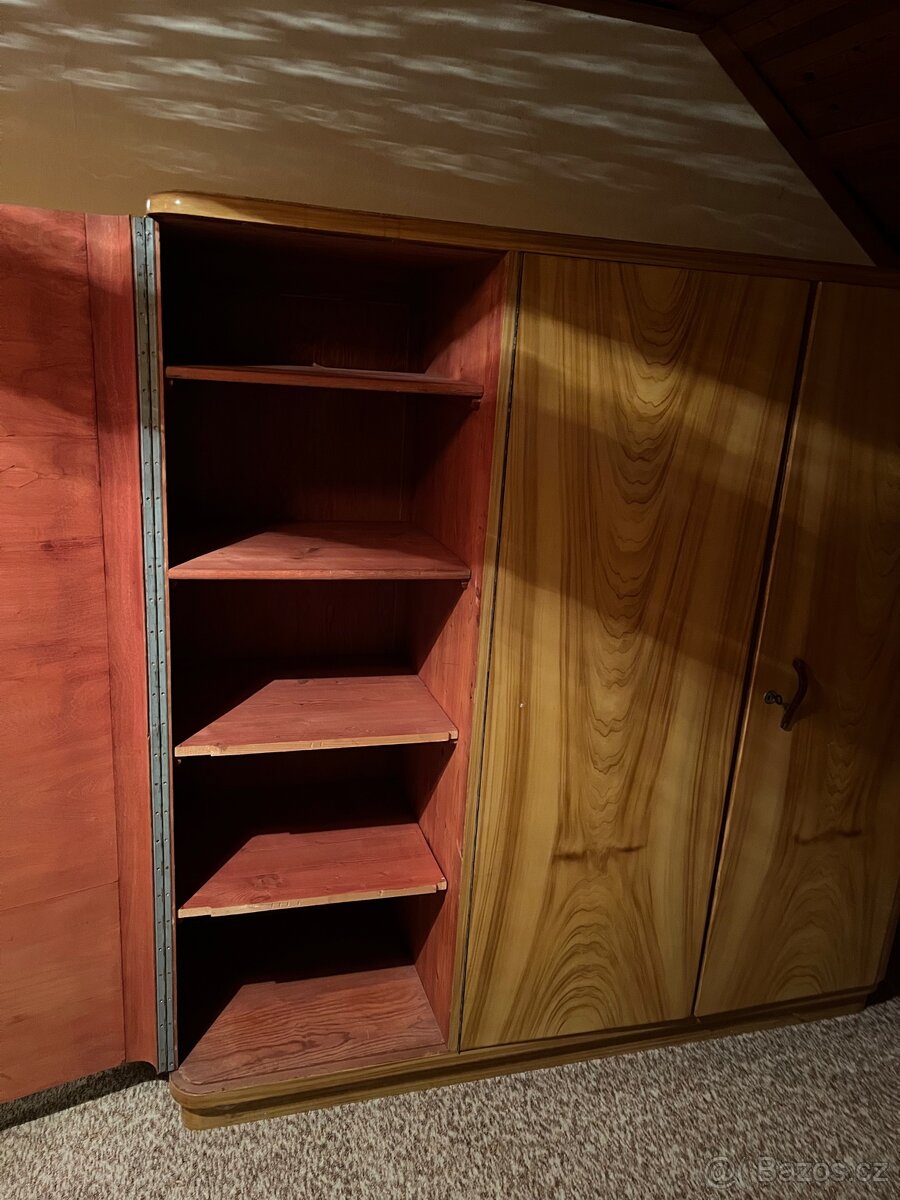 Šatní skříň - 2