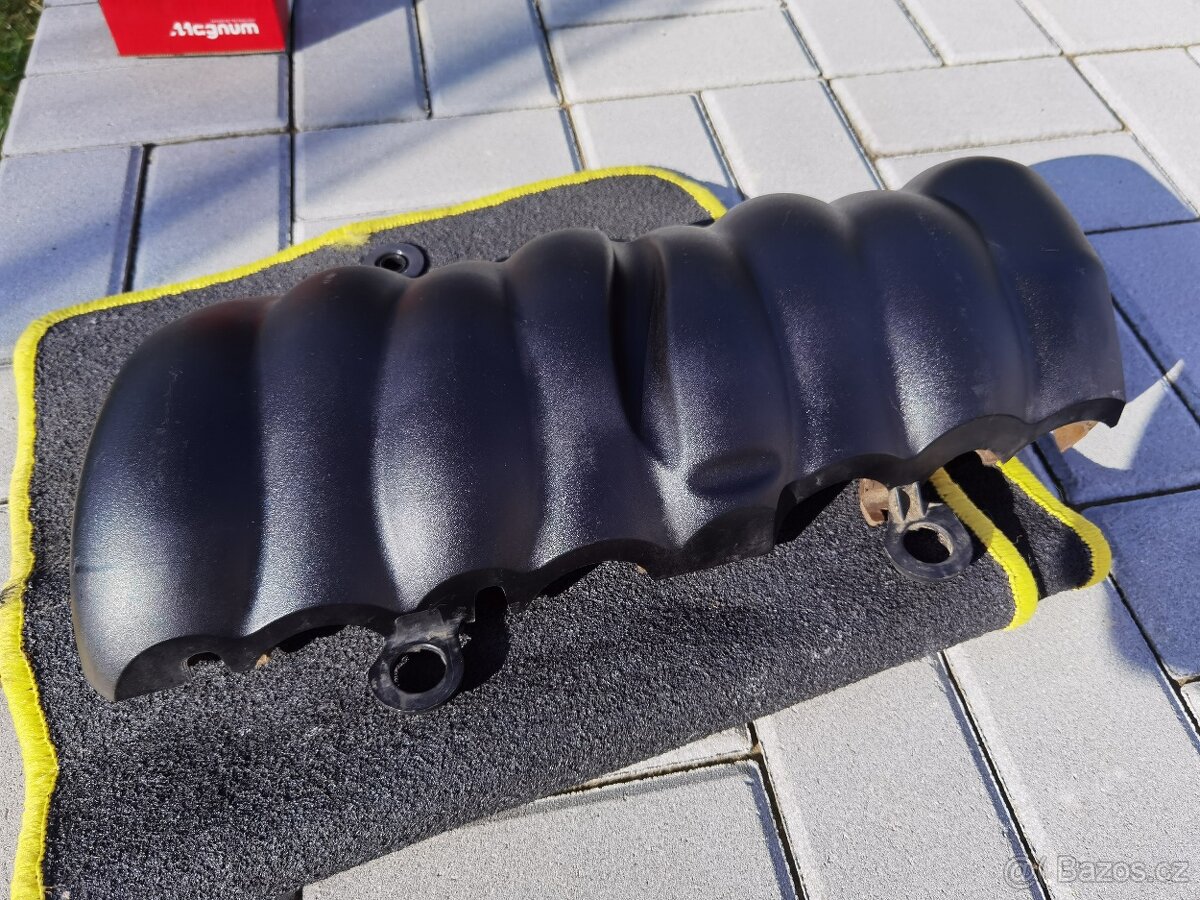 Corvette C6 - dekl sání motoru - 2