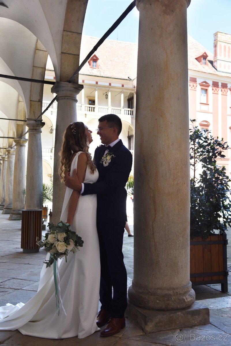 Prodej elegantních svatebních šatů - 2