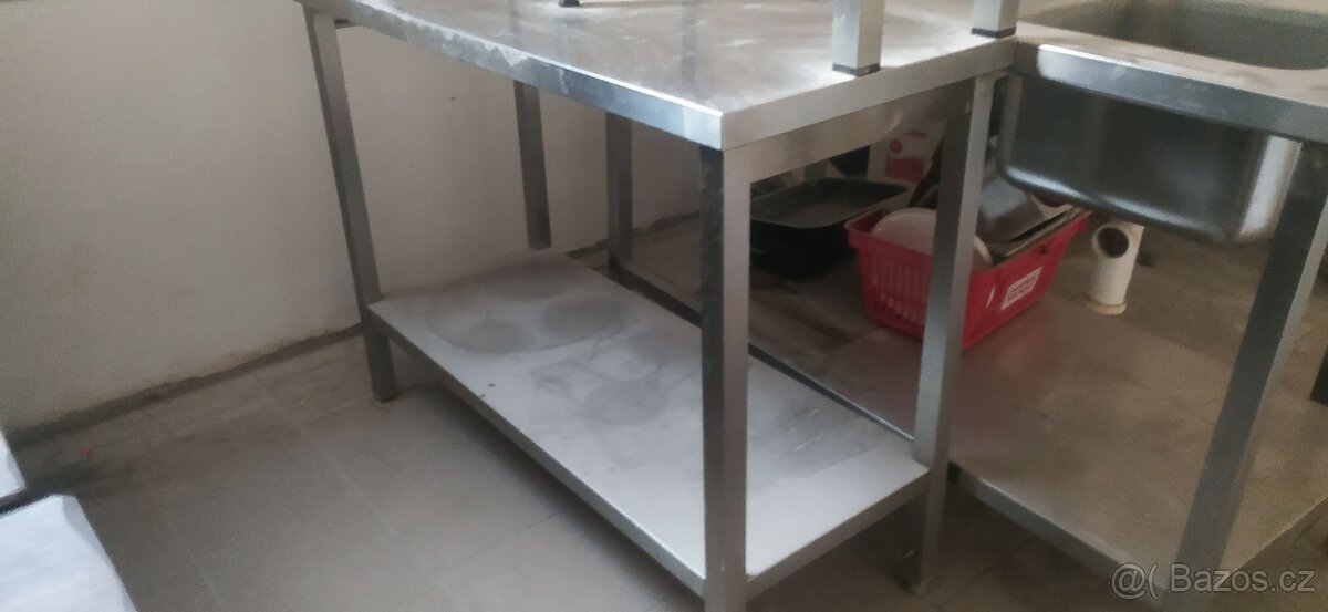 Nerezový stůl na výdej/příjem - 2