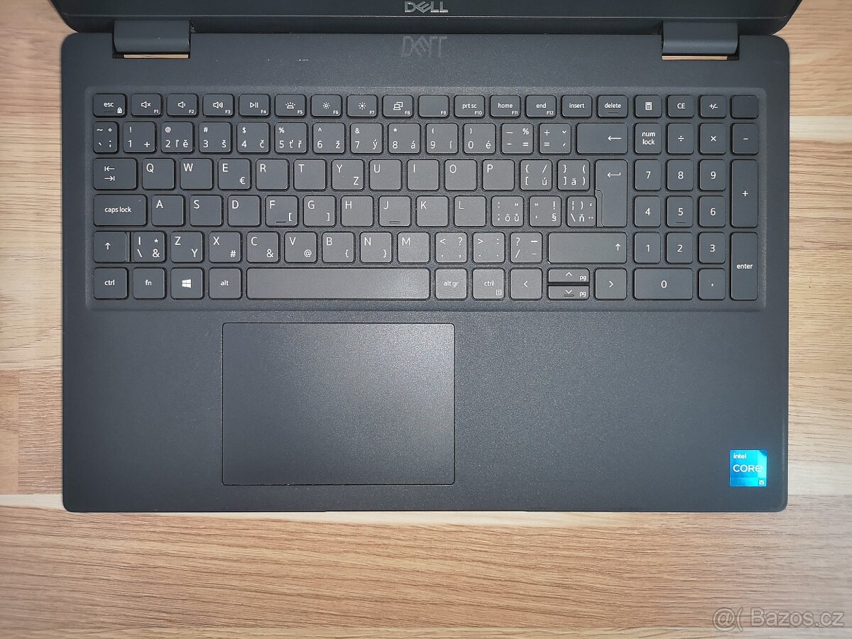 Čtyřjádrový notebook Dell Latitude 3520 - 2