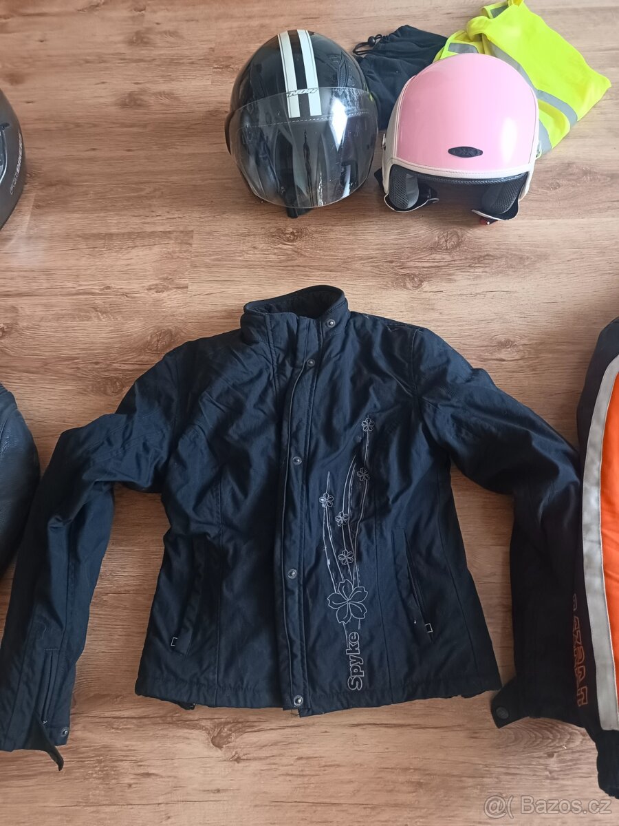 Moto oblečení plus helmy - 2