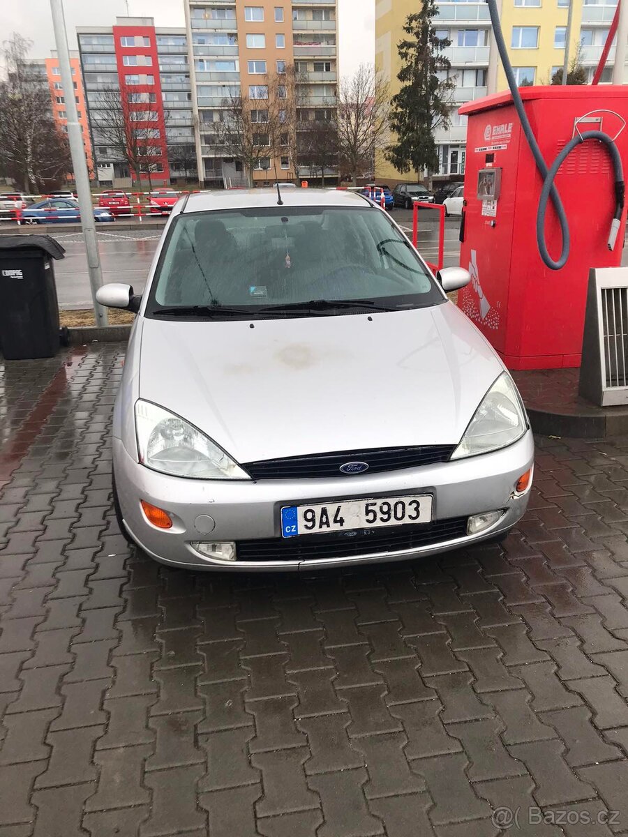 Ford Focus 1999r. 1.9 benzin, manuál - 2