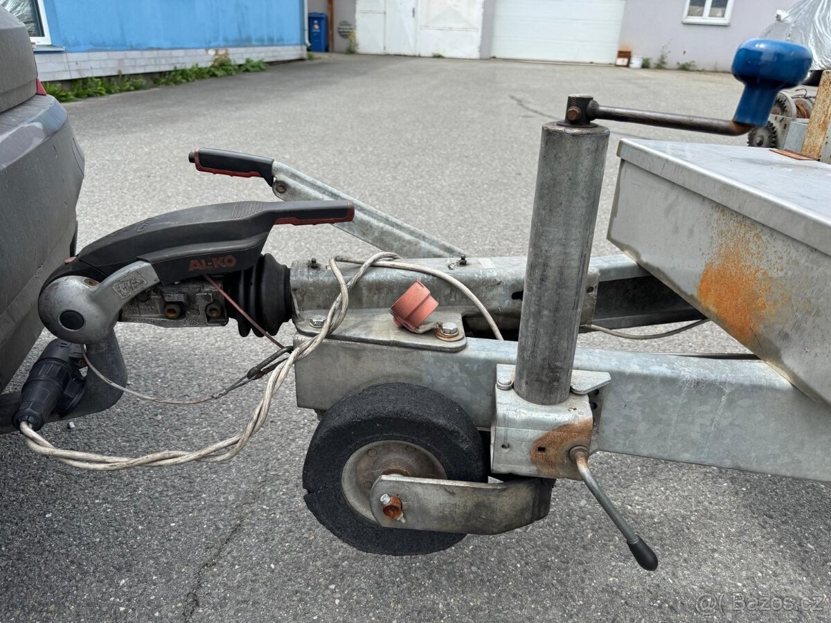 Sklopka hydraulika, 450x210cm, 2500/550kg, výbava