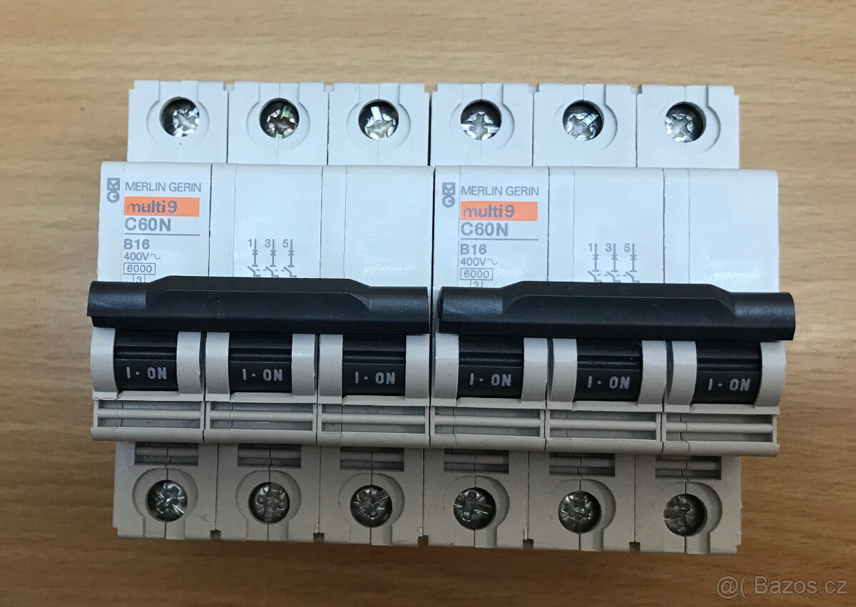 Třífázové jističe MERLIN GERIN - čtyři kusy. - 2