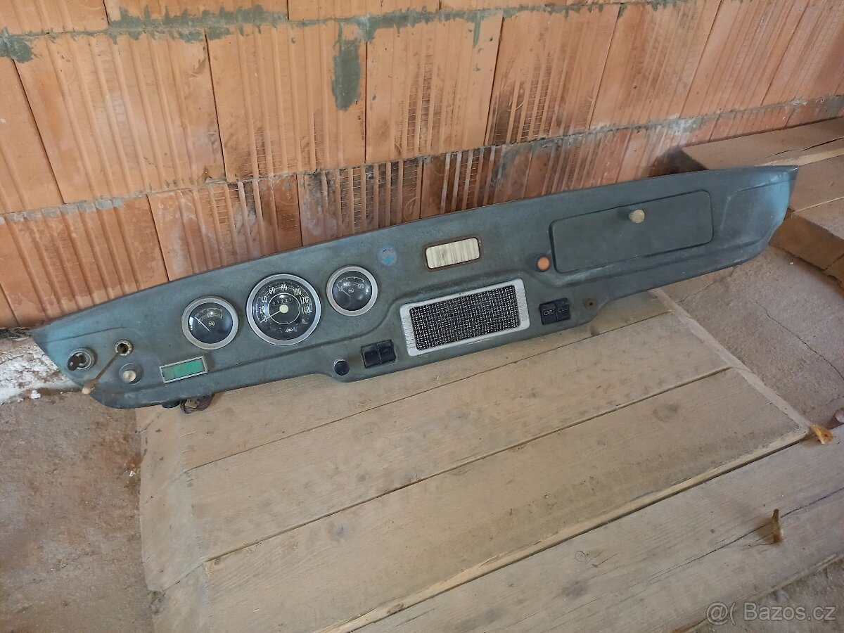 Palubní deska Škoda 1202 STW Stejšn - 2