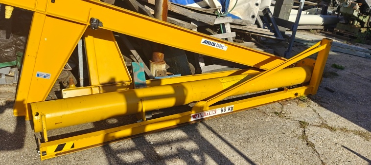 sloupový jeráb Vetter 125 kg - 3 m r. 2011 - 2
