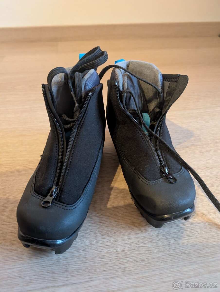 Dětské běžky 130 cm a boty 34 a 21,3 cm,vázání NNN,hůlky - 2