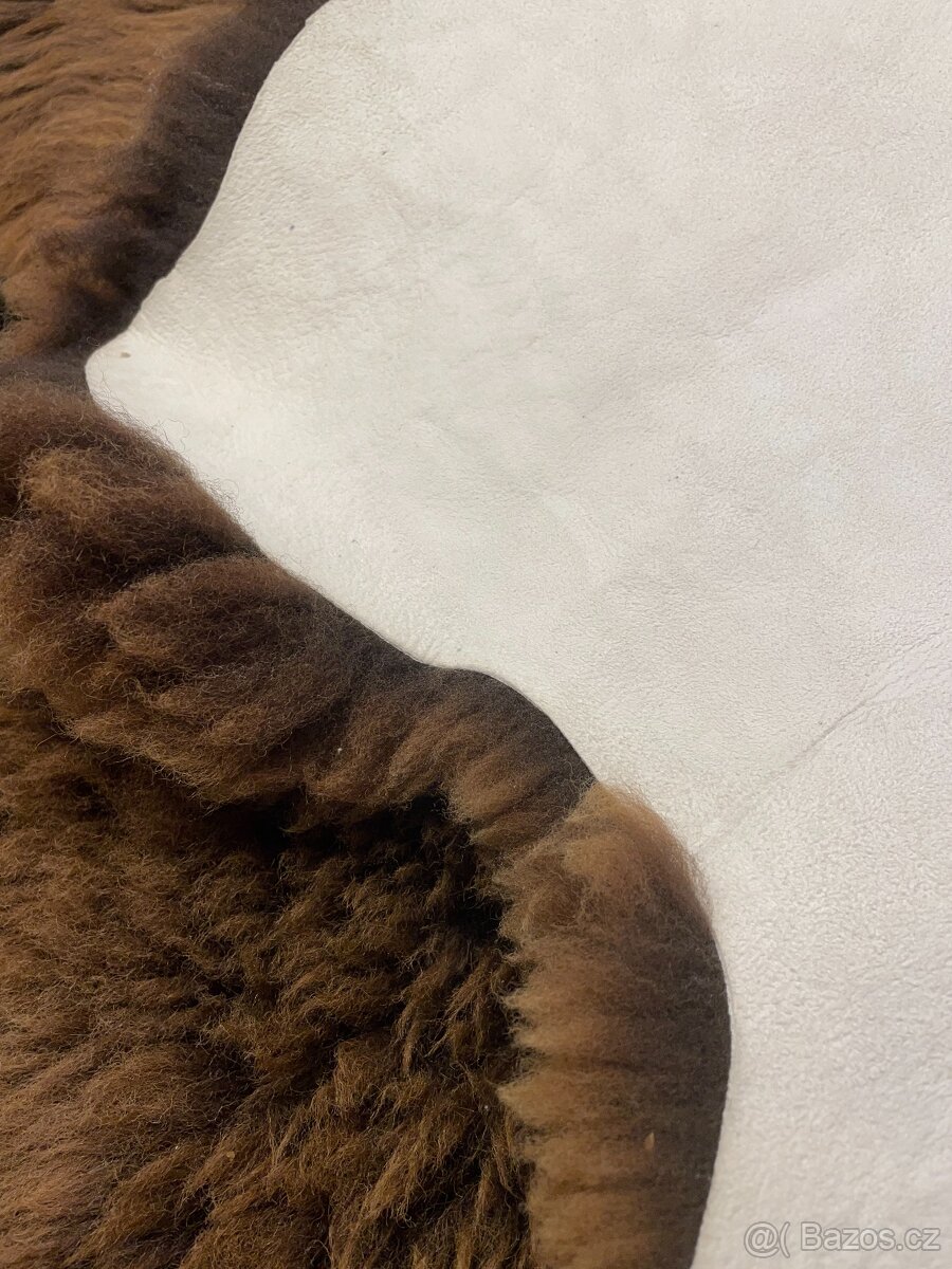 Kožešiny ovčí hnědé barvy různé velikosti - 2