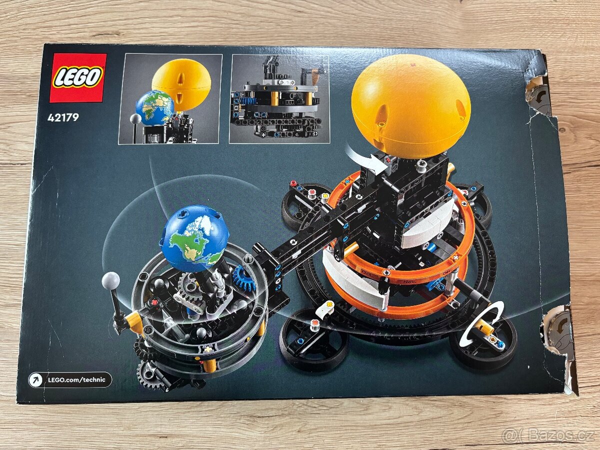 LEGO Technic 42179 Planeta Země a Měsíc na oběžné dráze - 2