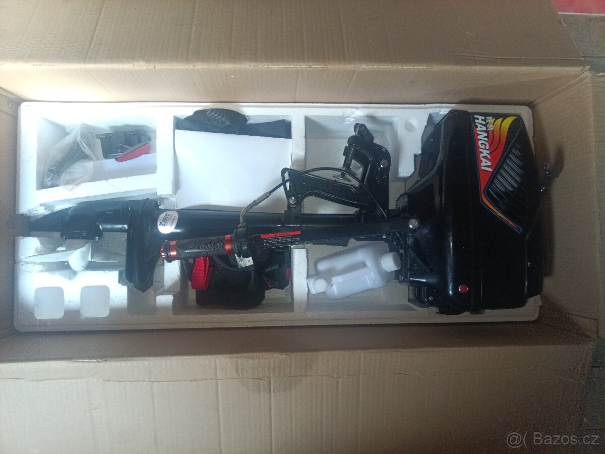 Rybářský člun 245cm s motorem 3,6 koní - 2