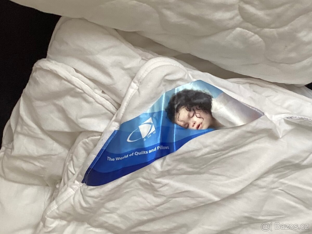 Přikrývka + polštář. - 2