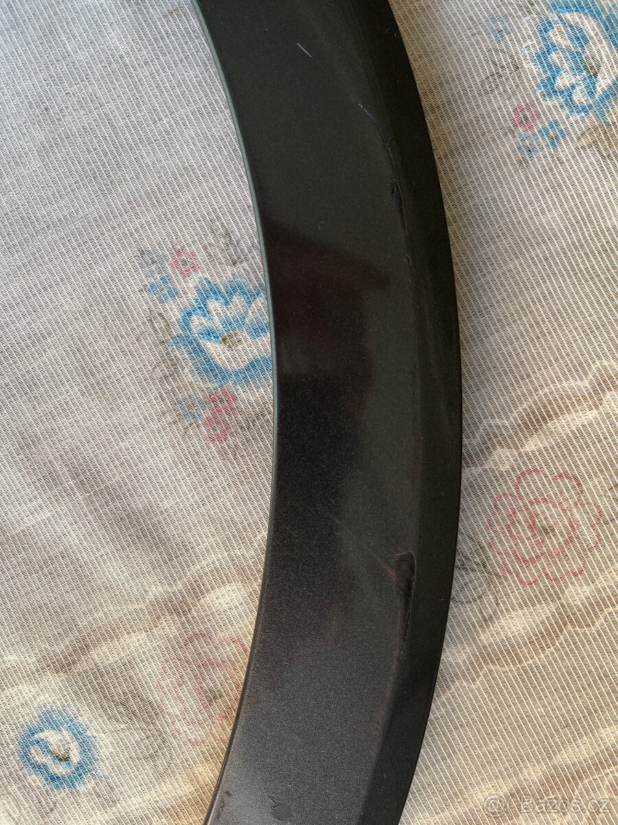 Plastový lem blatníku - 2