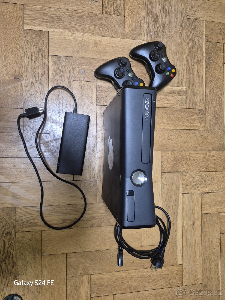 Prodám xbox 360 ve velmi dobrém stavu + originál krabice - 2