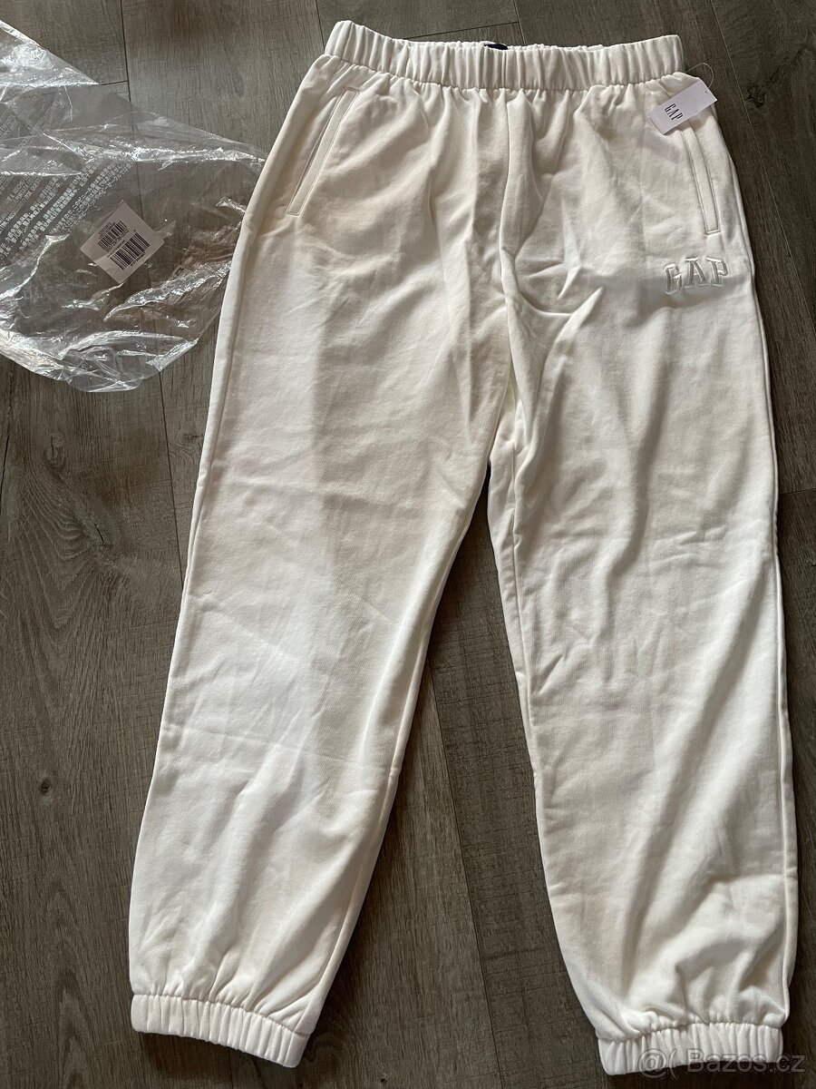 Nové tepláky GAP - 2