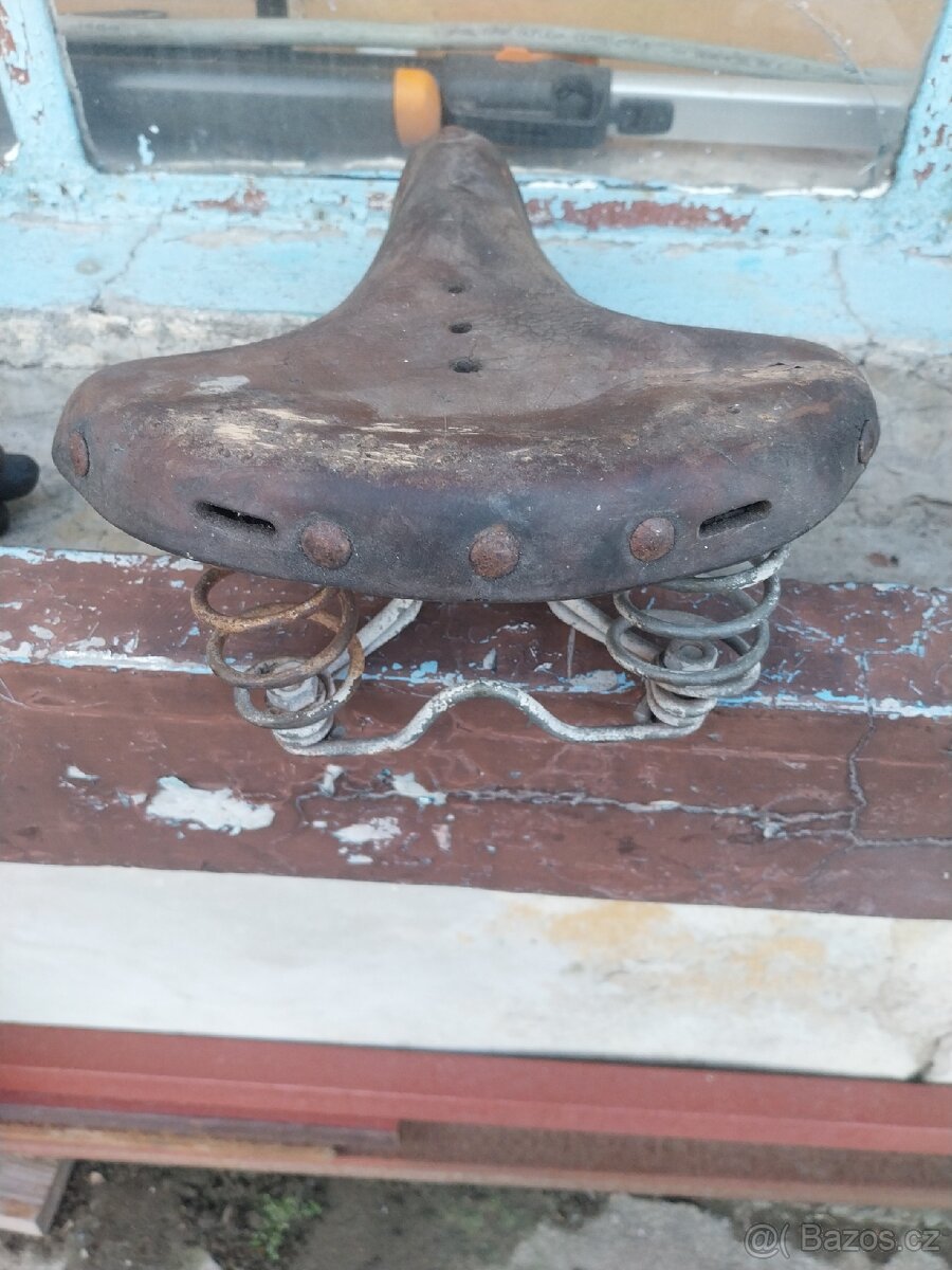 Staré odpružené sedla - 2