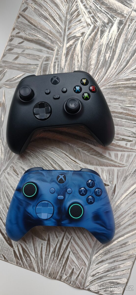 Xbox series X + 2 ovladače - 2