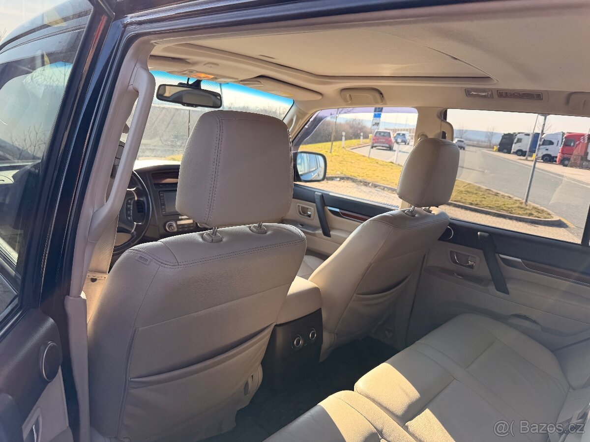 Mitsubishi Pajero - 2