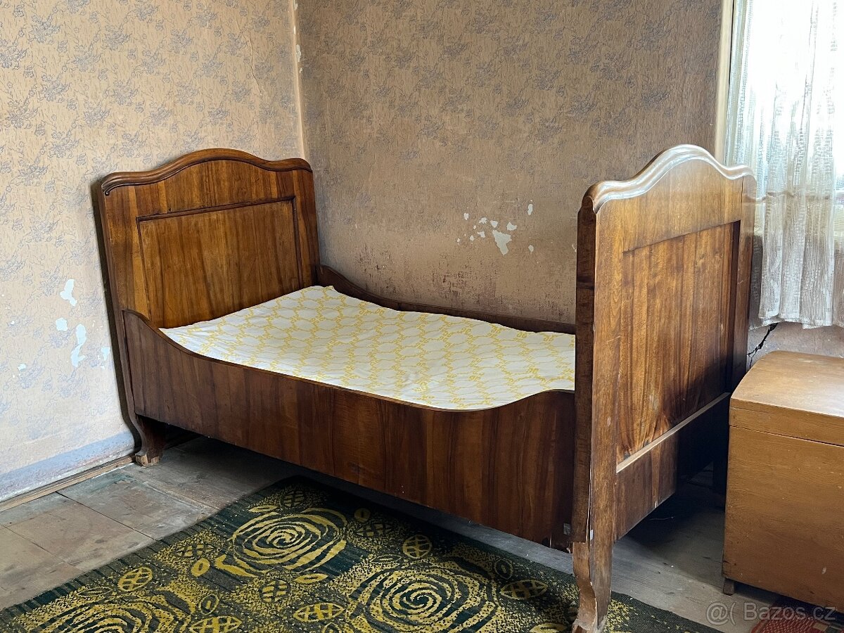 Starozitna postel - 2