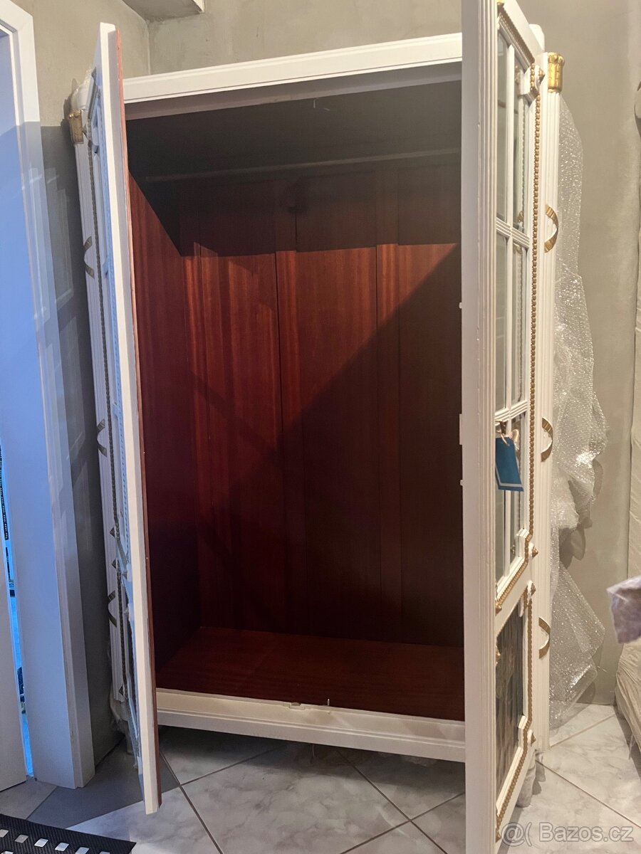 Starožitné skříně - 2