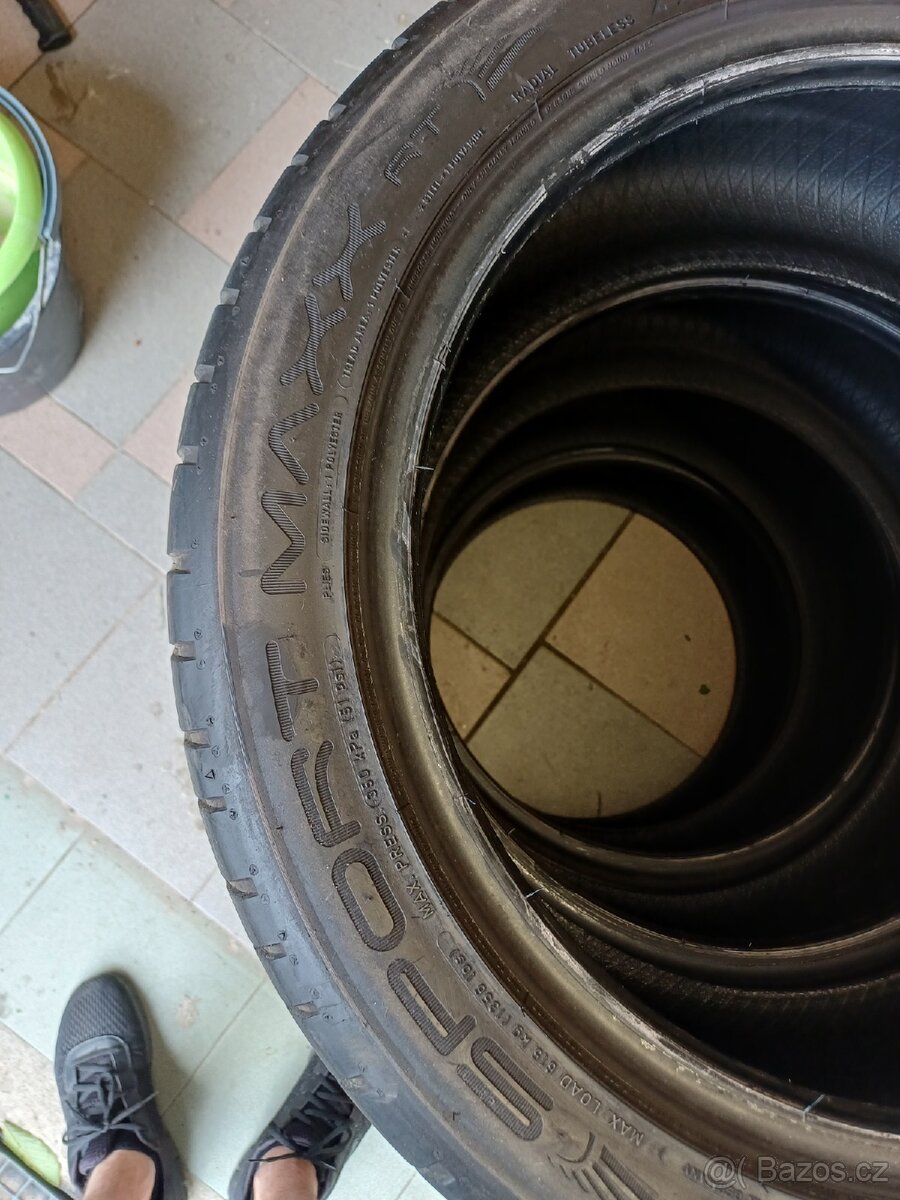 Pneu 225/45R17 - 2