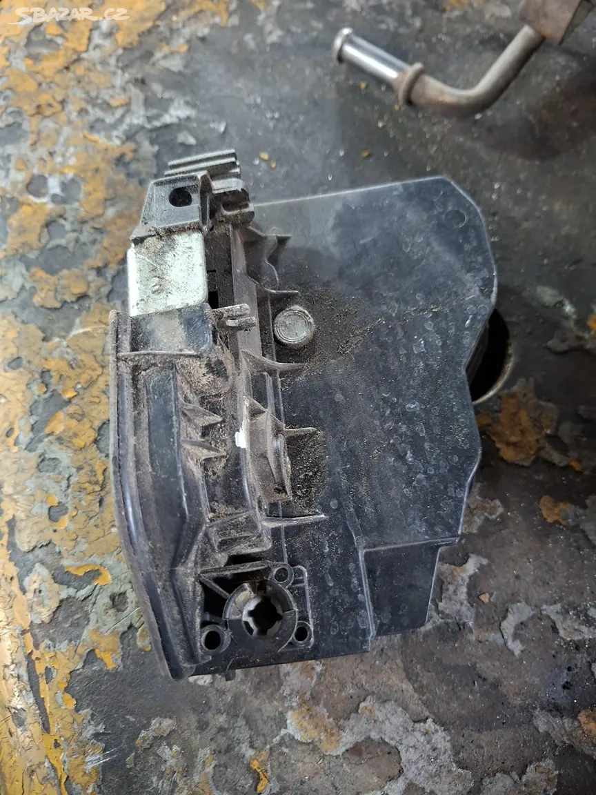 Levý přední zámek dveří BMW e87 předface - 2