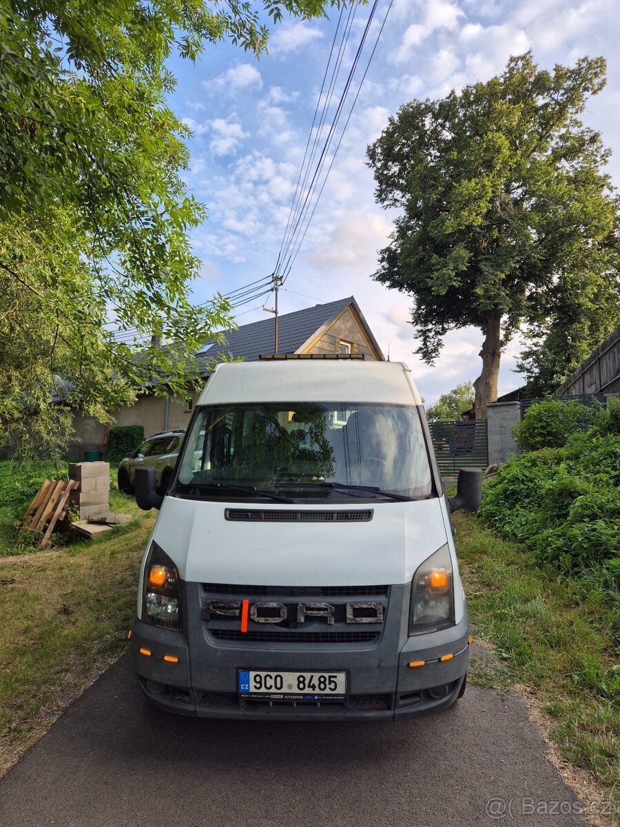 Ford transit mk7 2.2 TDCi 8 míst - 2