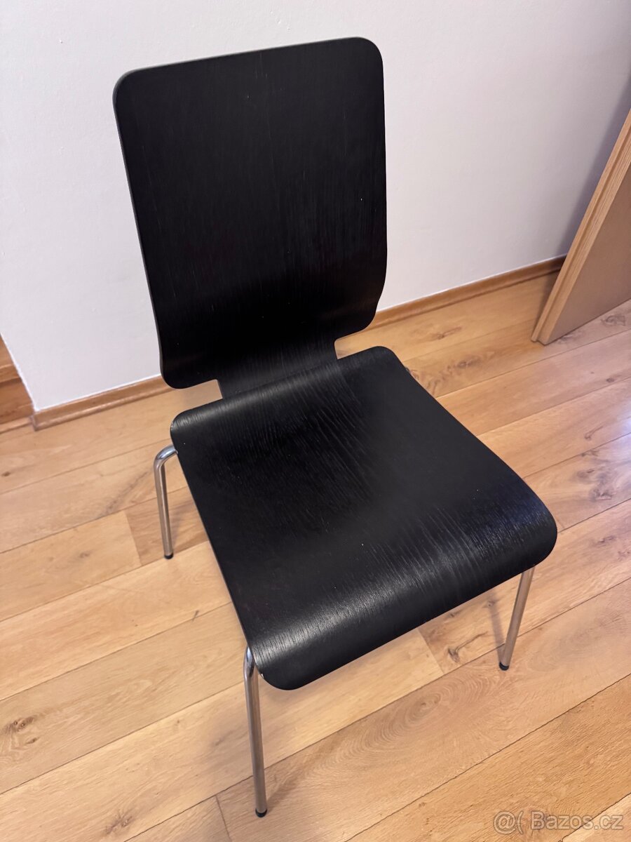 Černé dřevěné židle - 2