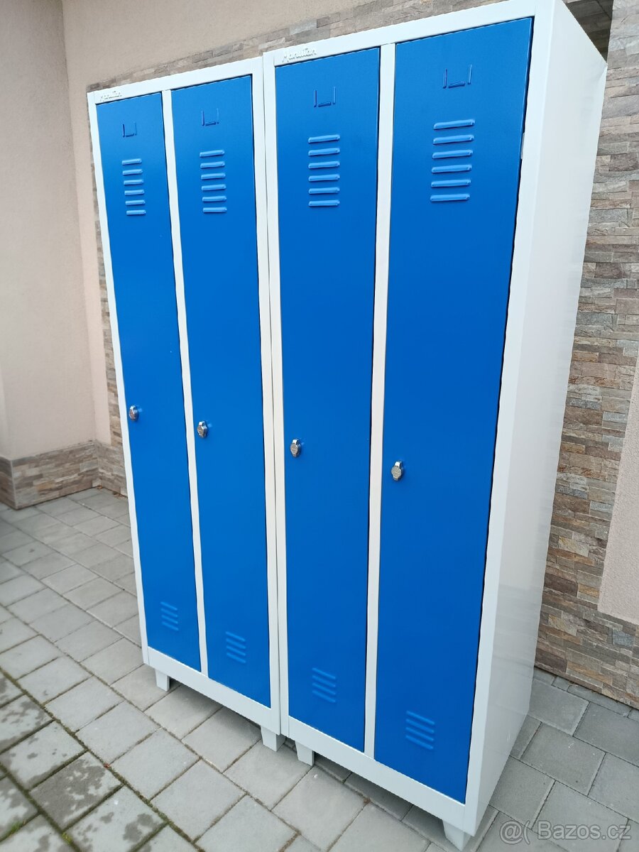 Plechová šatní skříň - 2