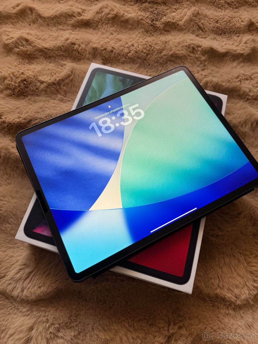 iPad PRO 12.9" 4.gen 128GB Space Gray + magic keyboard - 2