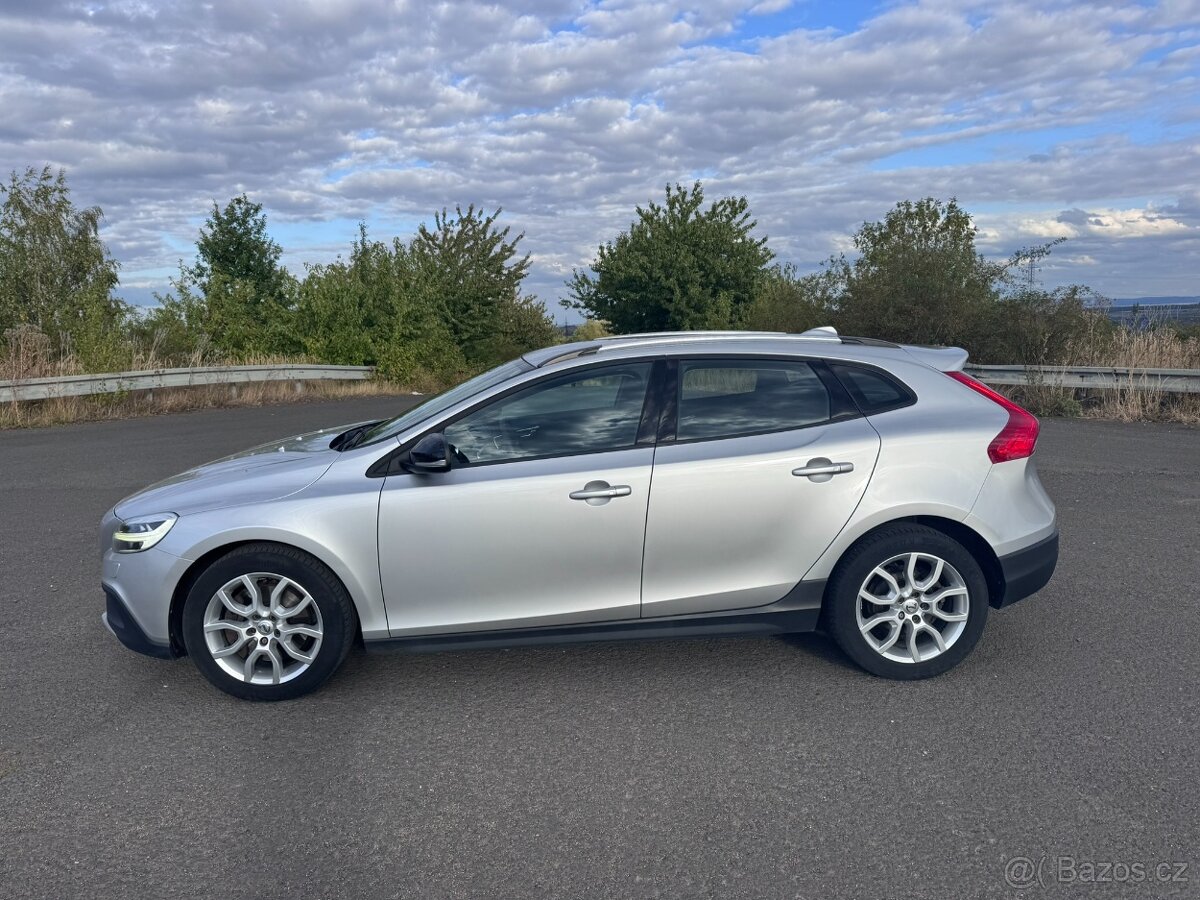 Volvo V 40 Cross Country, originál tažné, nezávisle topení - 2