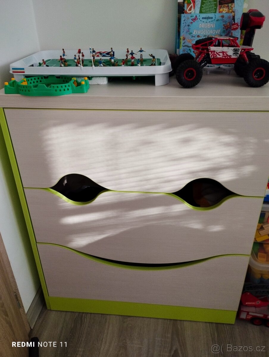 Postel, komoda, skříň, police - 2