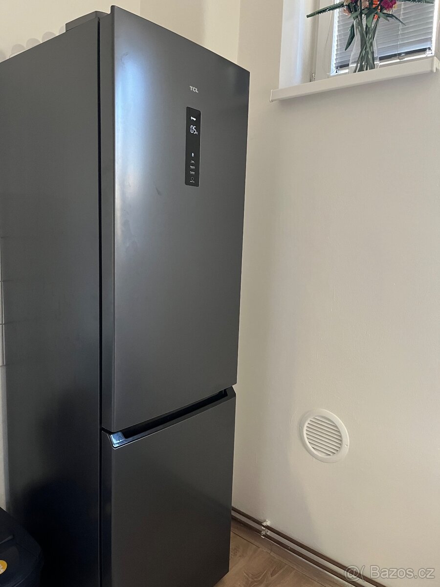 TCL lednice s mrazákem RP282BSE0 - 2