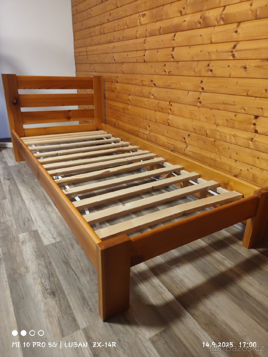 Dřevěná postel z masivu - 2