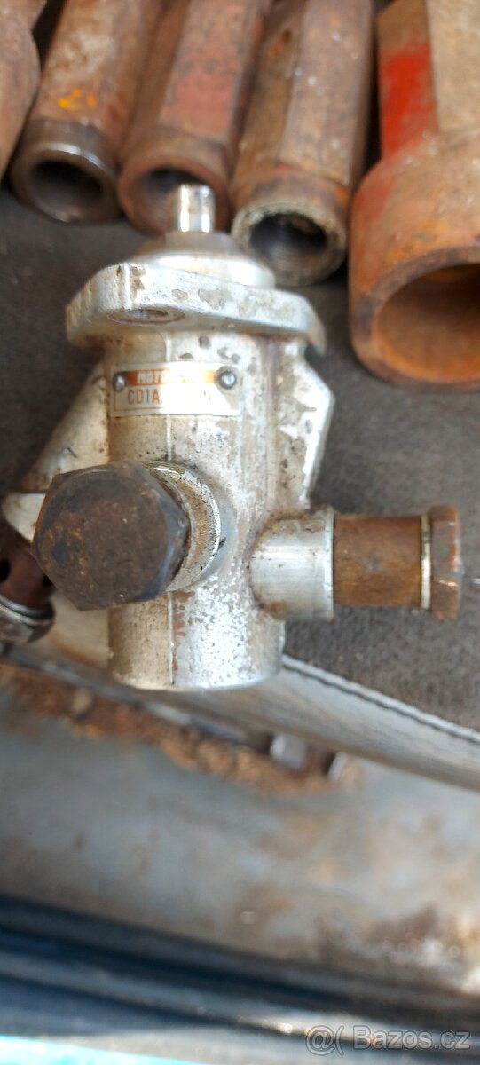 Tatra 148 podavaci pumpa - 2