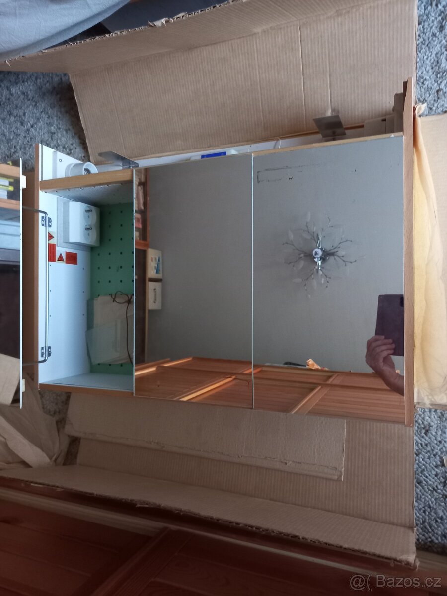Koupelnová skříňka - 2