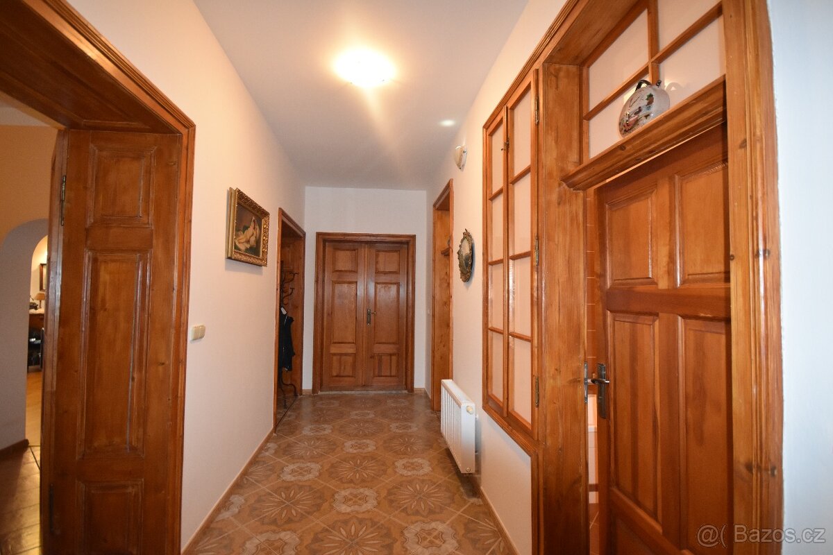 Prodej prostorného bytu 3+1 o výměře 170m² v obci Vidnava - 2