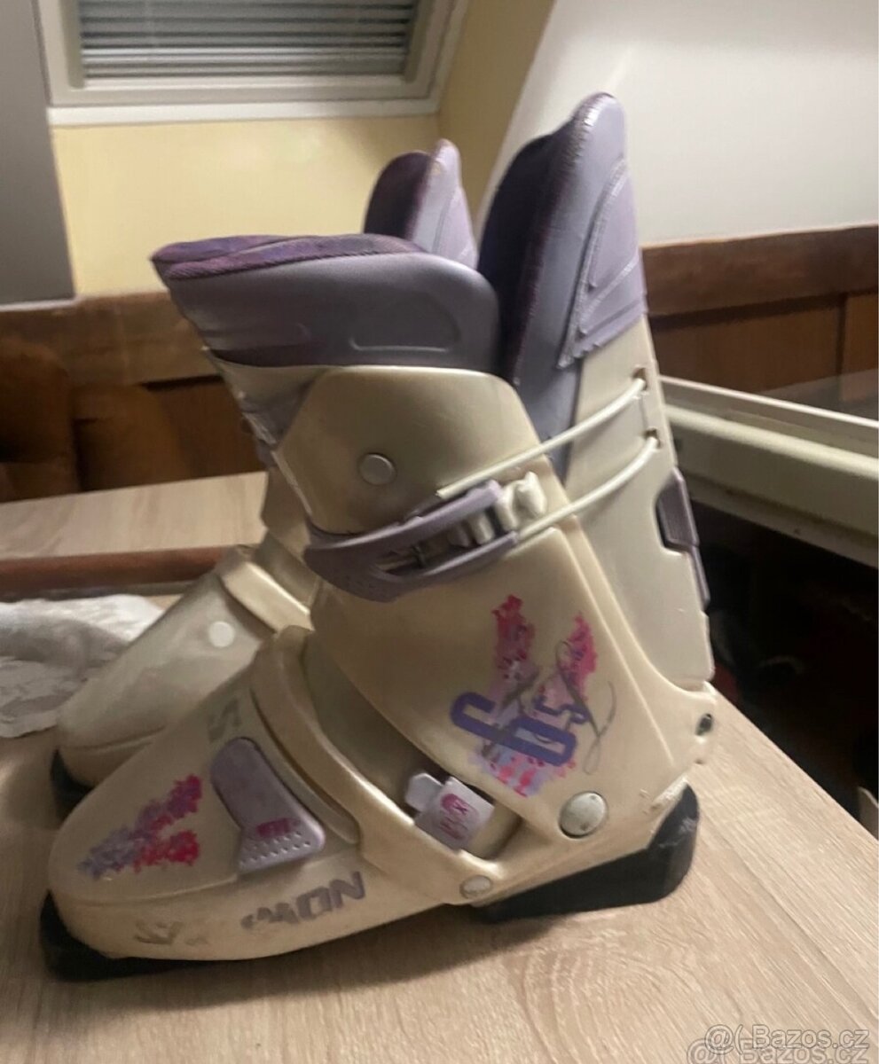 Dámské lyžáky číslo 25 - 2