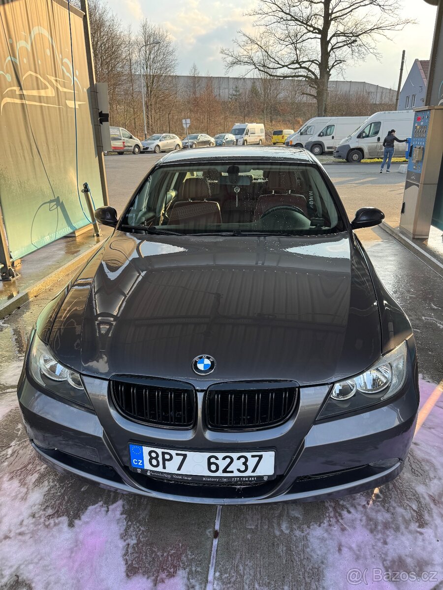 BMW E90 320i - 2