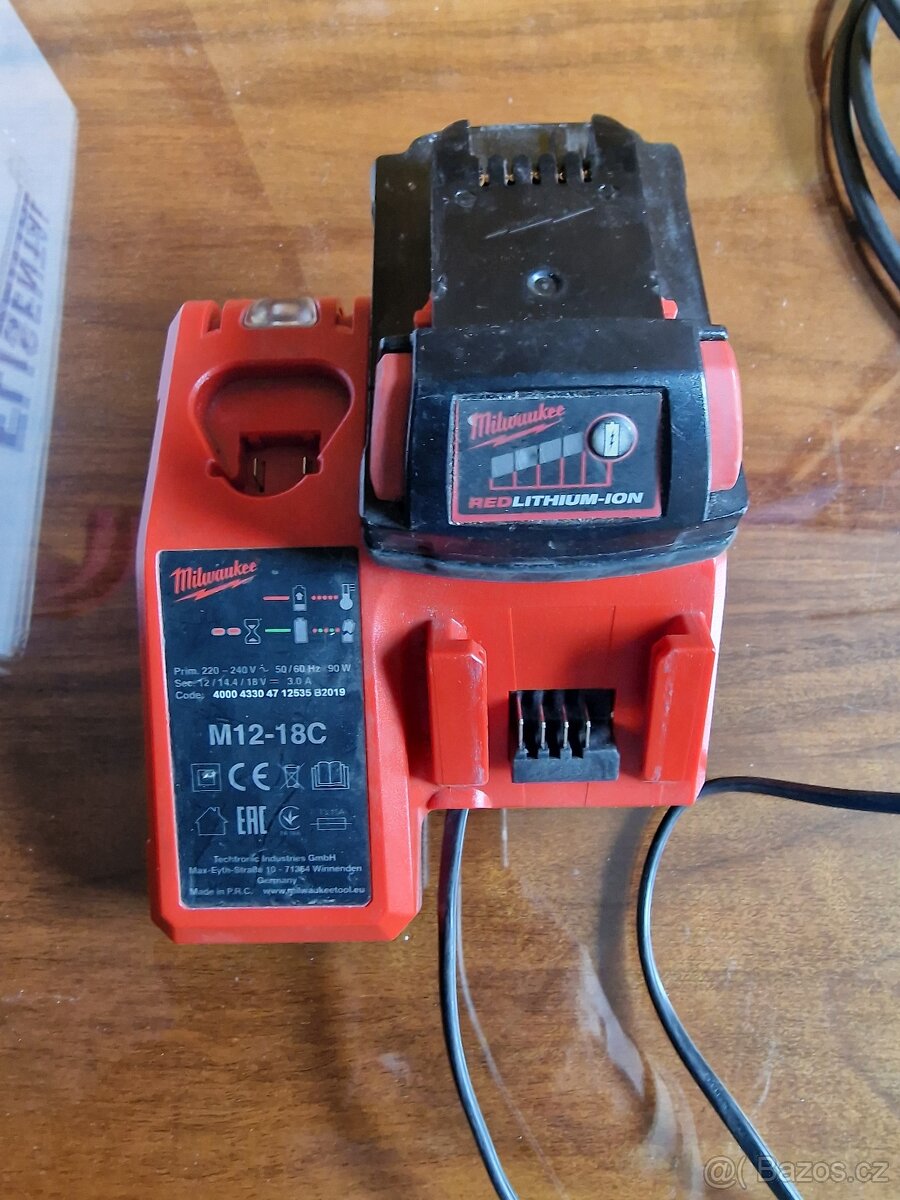 MILWAUKEE Inteligentní nabíječka M12-18 C+akumulátor - 2