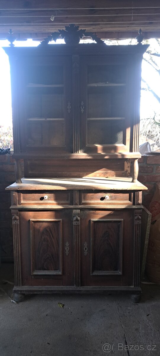 Starý kredenc - 2