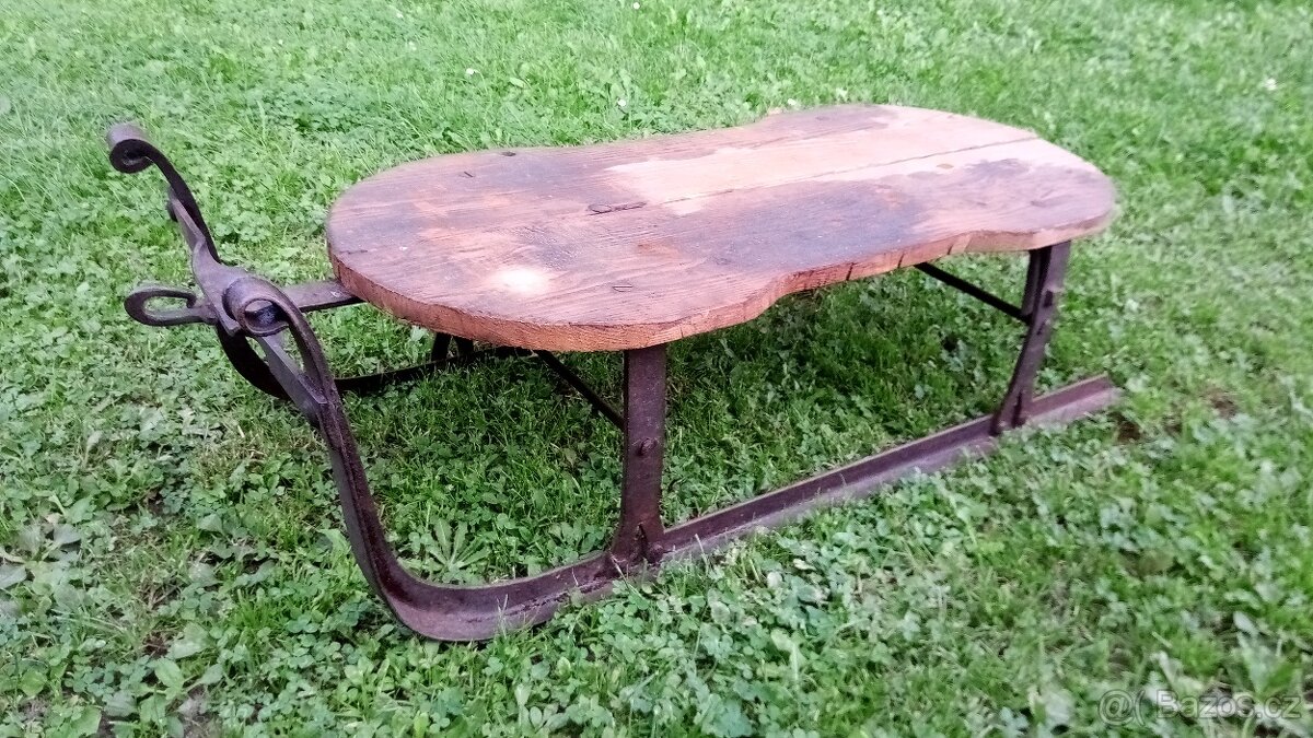 Sáňky-muzejní kus - 2
