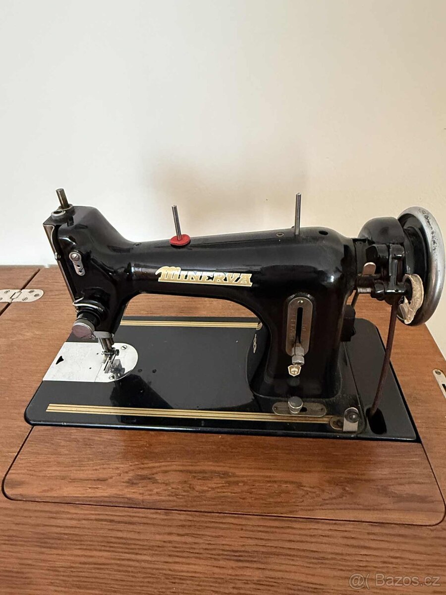 Šicí stroj po babičce zn. Minerva - 2