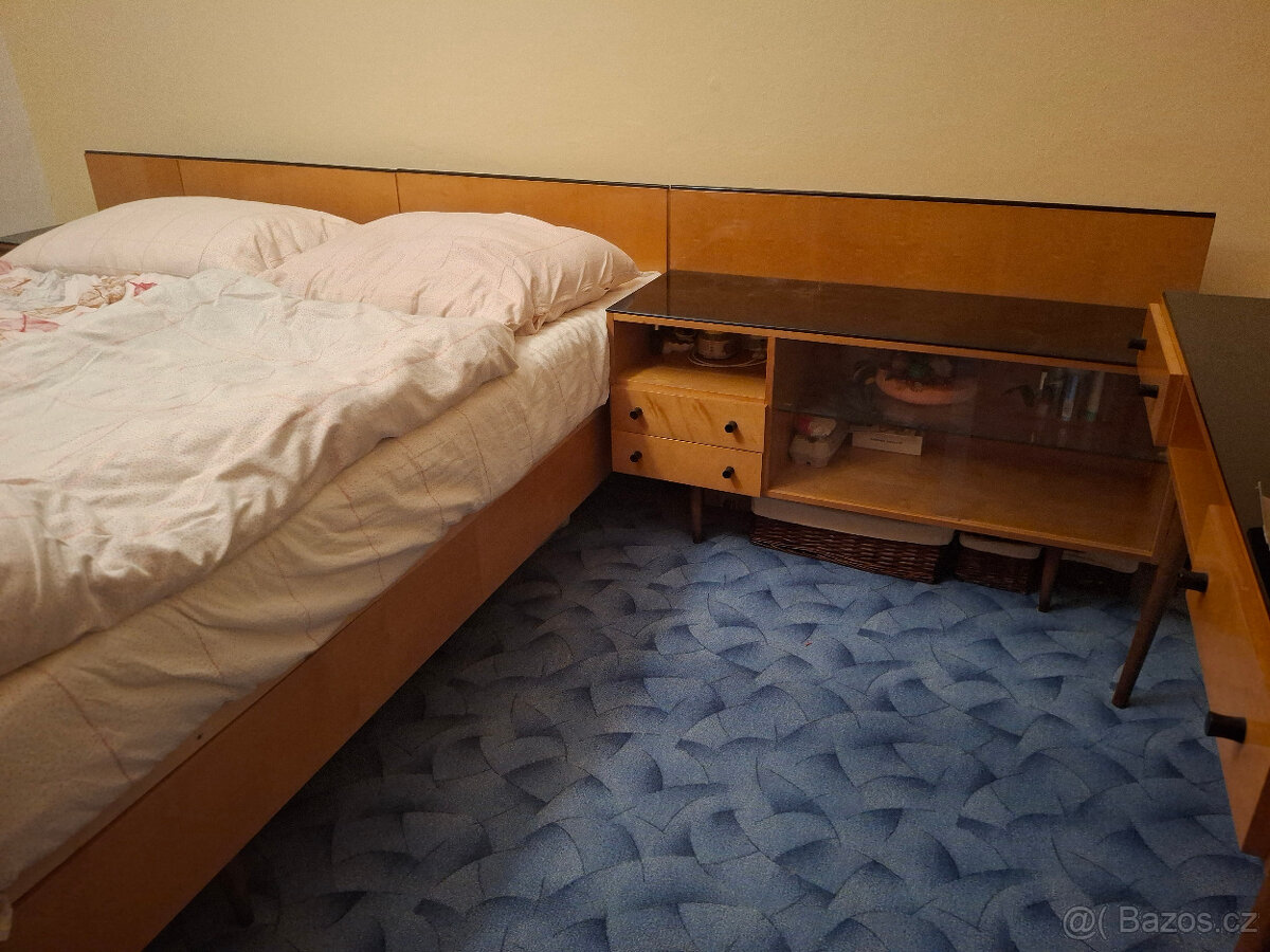 Retro ložnice+stůl a 4 polstrované židle, sekretář - 2