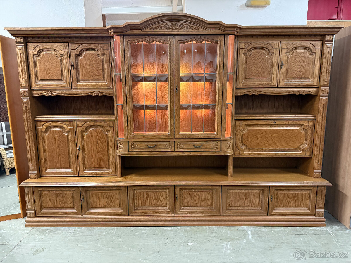 Zdobená dubová rustikální stěna 330cm - 2