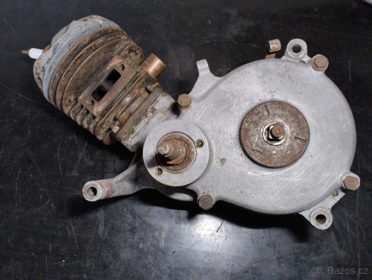 ČZ 98 jednorychlostní - bezrychlostní - Kaktus - motor - 2