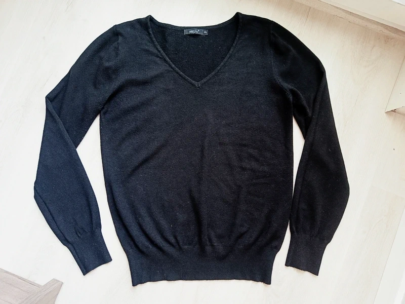 Dámský sytě černý kašmírový svetr, vel. L - 2