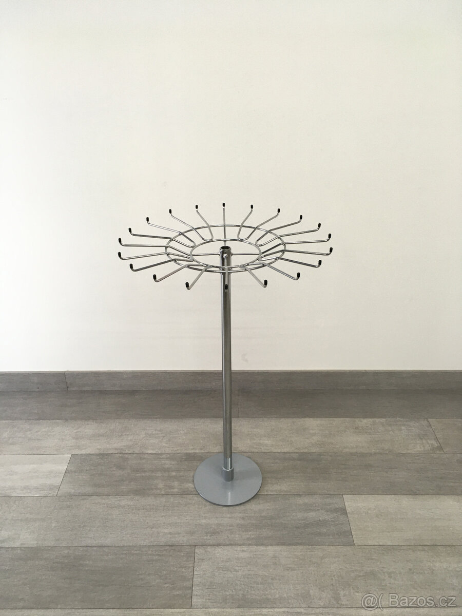 Pultový stojánek na pásky/kravaty/doplňky s velkým ježkem - 2