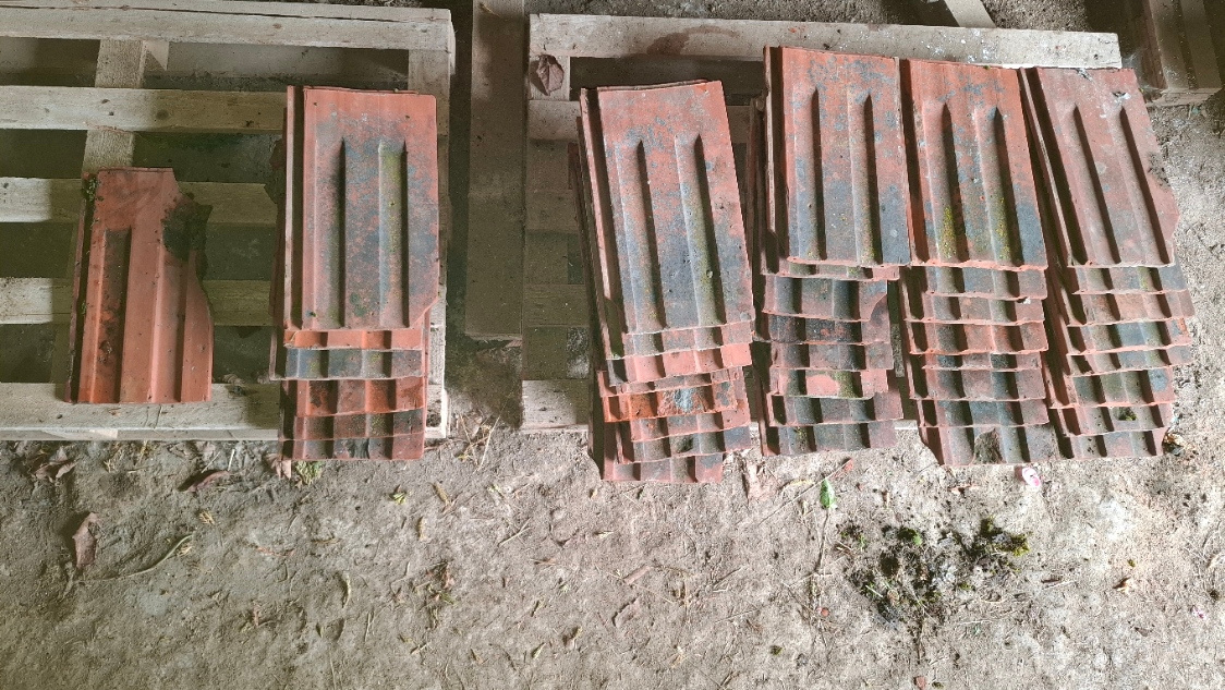 Střešní tašky - pálené - 38 ks - 2